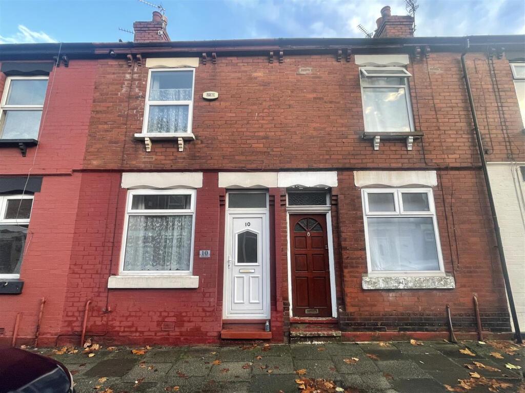 Main image of property: Oak Grove, Manchester, M41