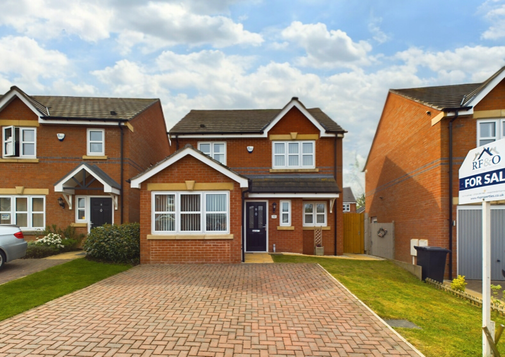 3 bedroom detached house for sale in Clayton Ley Close, Alfreton