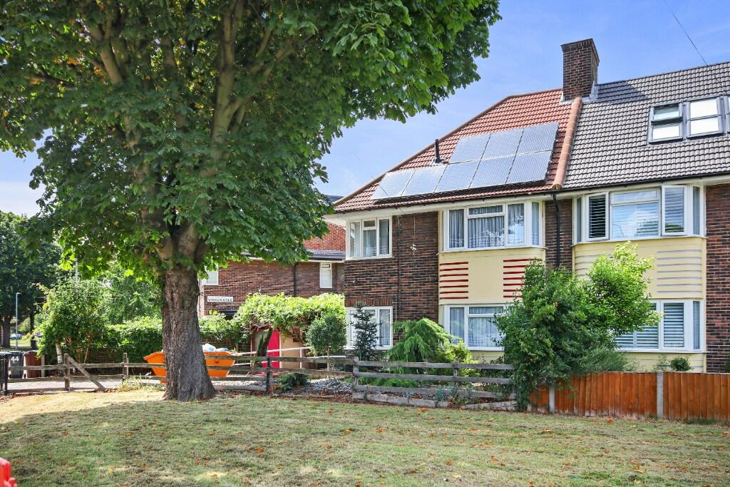 3 bedroom semidetached house for sale in Gale Street, Dagenham , RM9