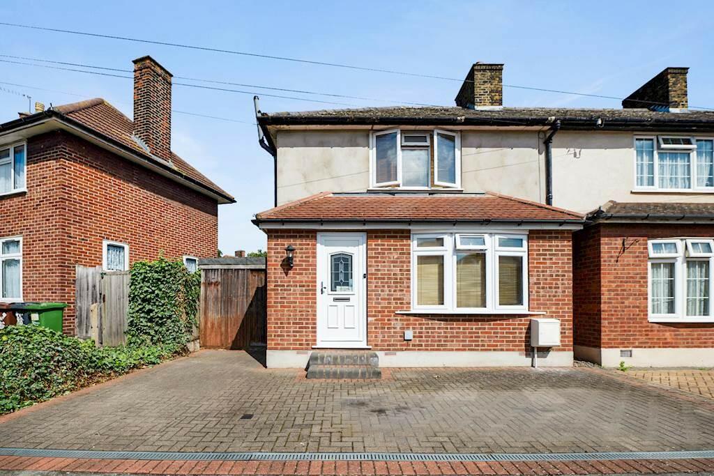 3 bedroom end of terrace house for sale in Wren Road, Dagenham, RM9