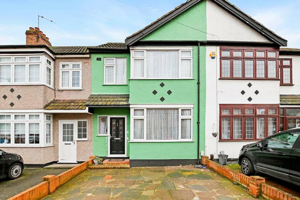 3 bedroom terraced house for sale in Lawrence Crescent, Dagenham, RM10