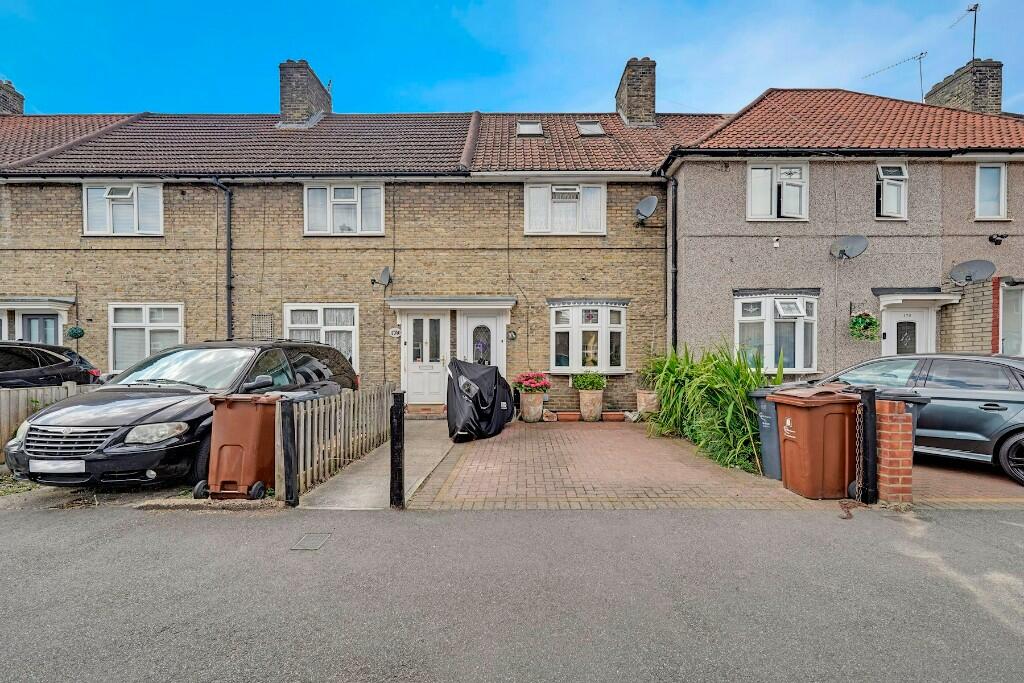 3 bedroom terraced house for sale in Bonham Road, Dagenham, RM8