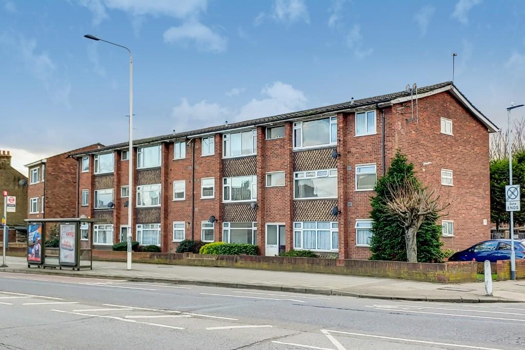 2 bedroom ground floor flat for sale in Rainham Road South, Dagenham , RM10