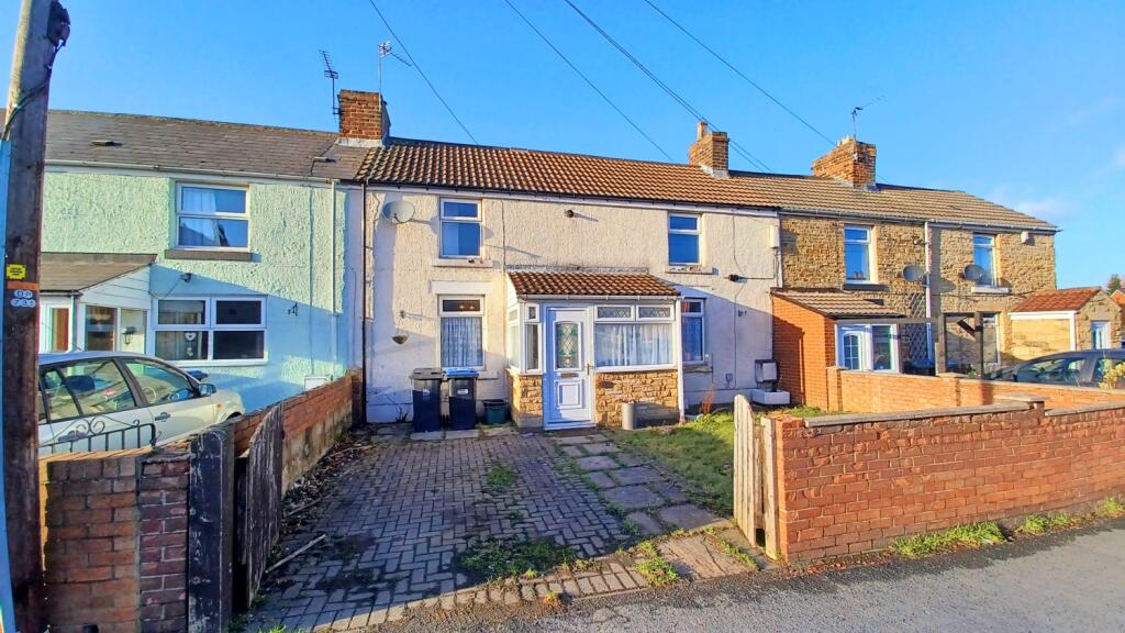 4 bedroom terraced house for sale in High Street, Howden le Wear, Crook