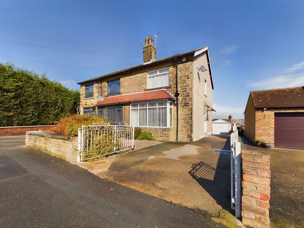 3 bedroom semidetached house for sale in Armitage Avenue, Woodhouse