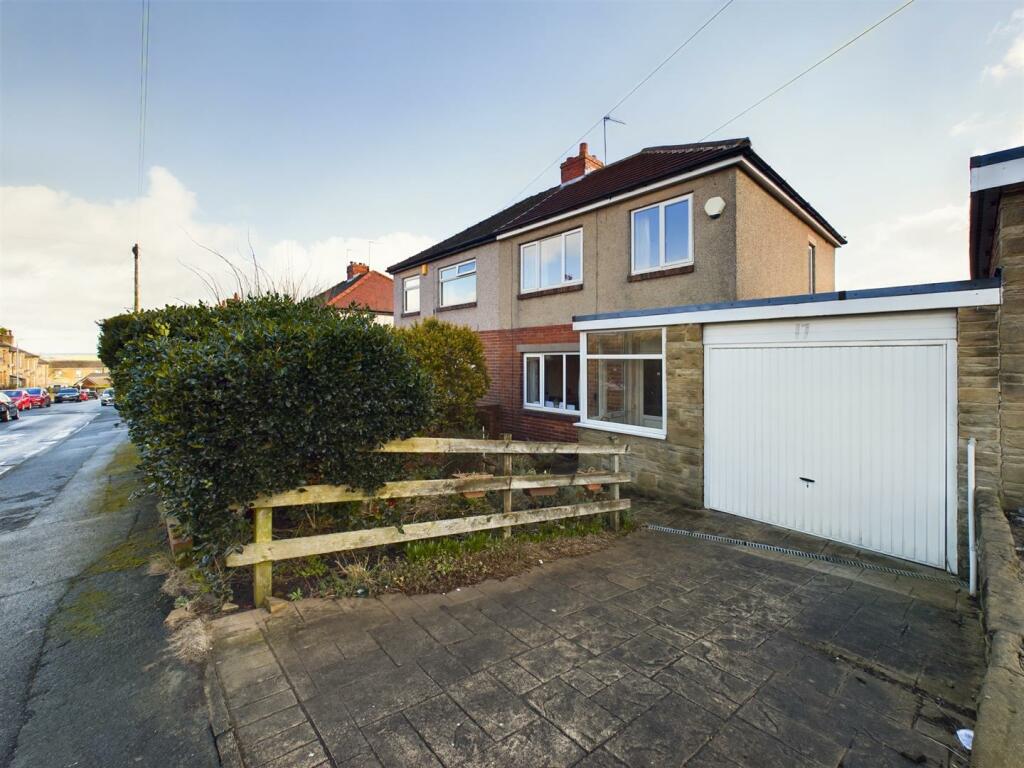 3 bedroom semidetached house for sale in Garlick Street, Brighouse HD6