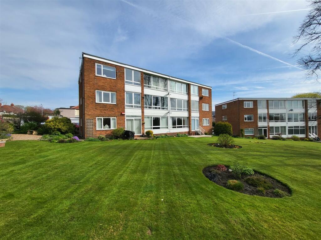 3 bedroom apartment for sale in Old Well Head, Halifax, HX1