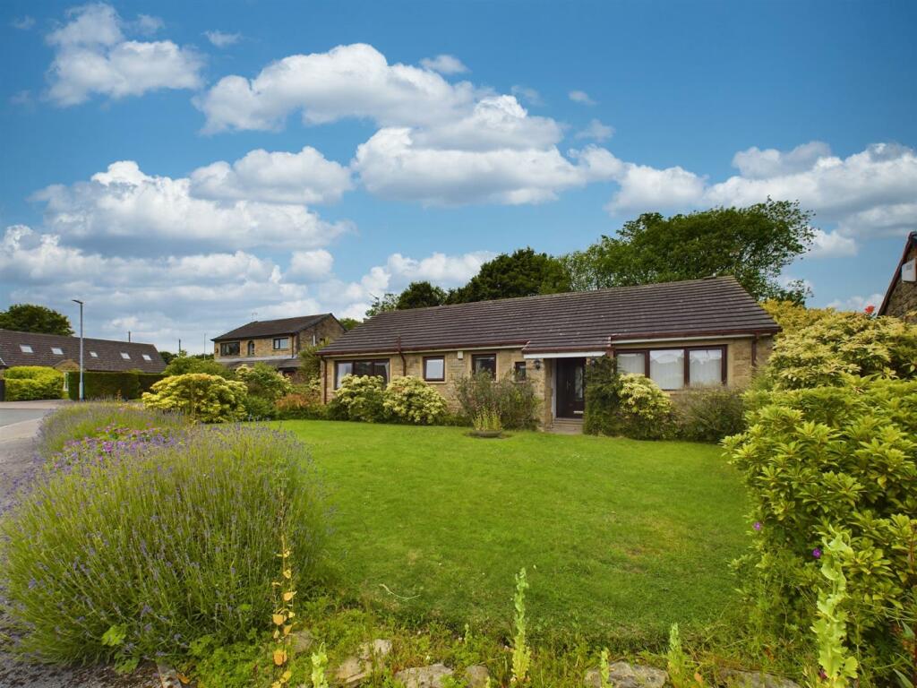 3 bedroom bungalow for sale in Pond Farm Drive, Hove Edge, Brighouse, HD6