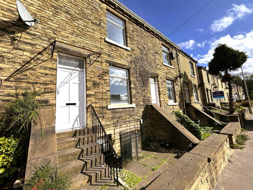 Main image of property: Wakefield Road, Brighouse HD6 1QJ