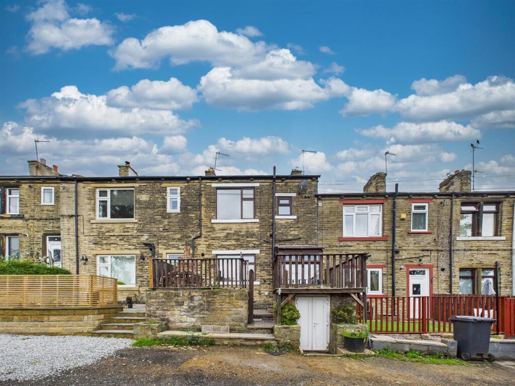 Main image of property: 5, Field Top, Brighouse, HD6 4EQ