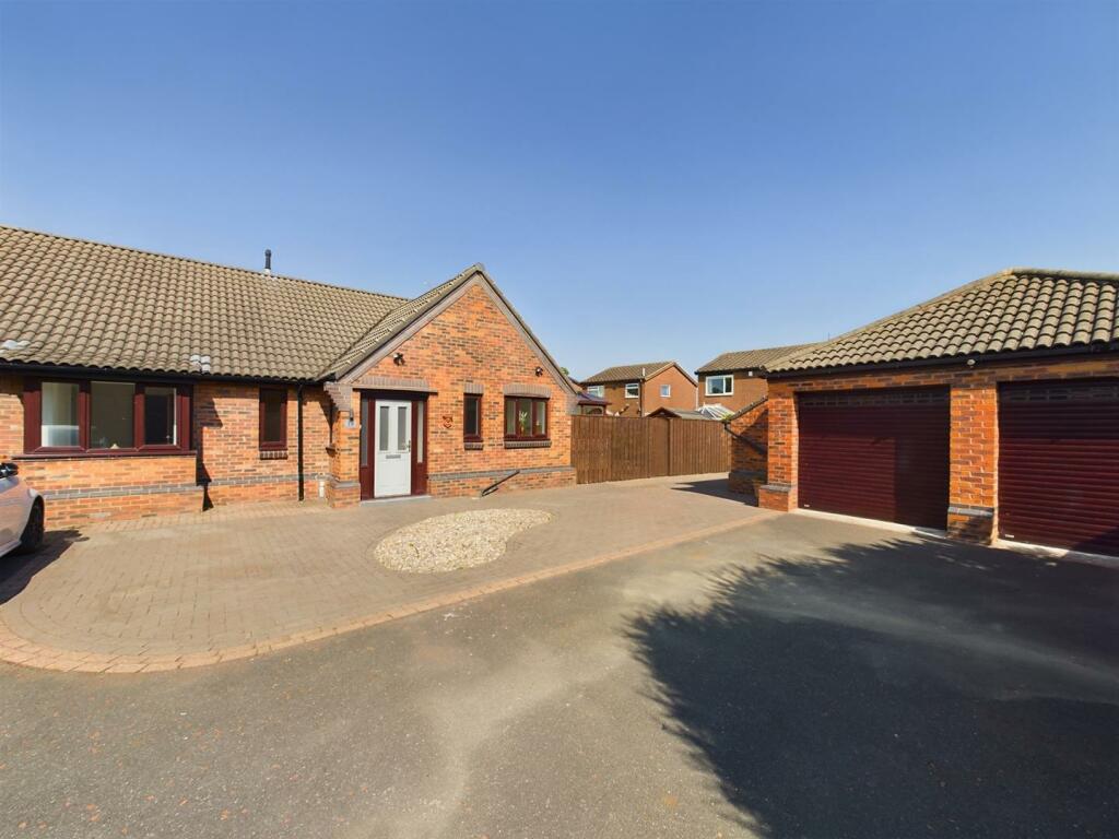 3 bedroom detached bungalow for sale in Well Ridge Park, Whitley Bay, NE25
