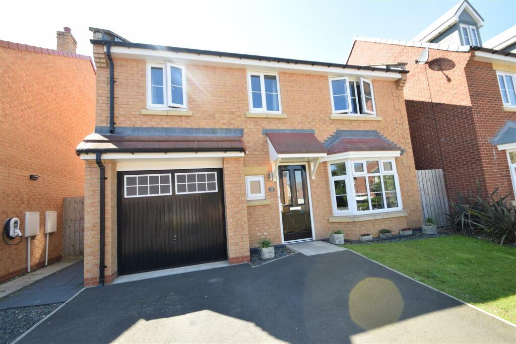 4 bedroom detached house for sale in Hauxley Drive, West Park, Whitley