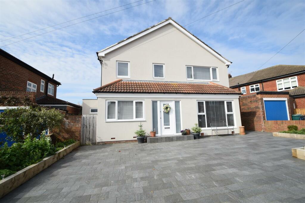 4 bedroom detached house for sale in Longridge Drive, Whitley Bay, NE26