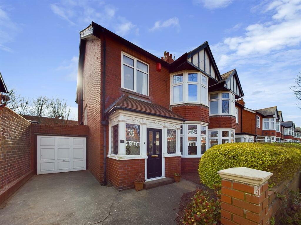 3 bedroom semidetached house for sale in Monkseaton Drive, Whitley Bay