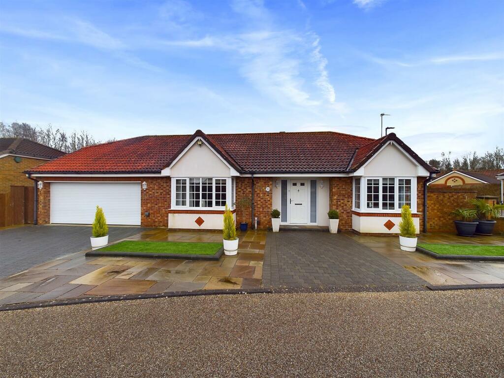 3 bedroom detached bungalow for sale in North Ridge, Whitley Bay, NE25