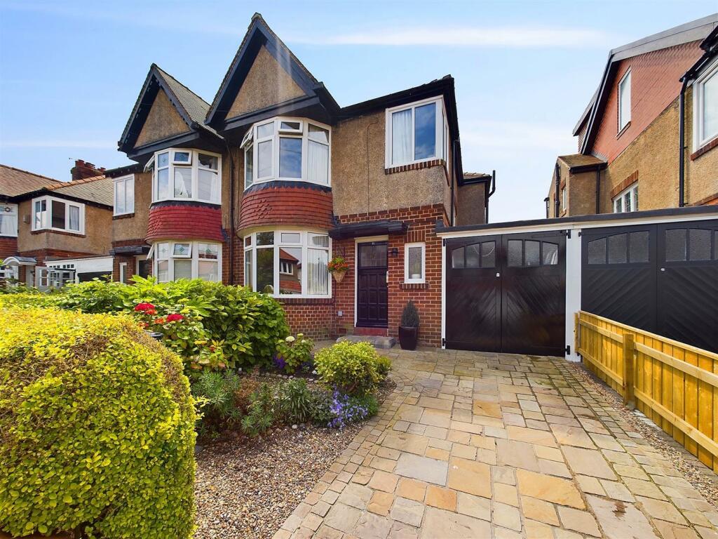 3 bedroom semidetached house for sale in Mitchell Avenue, Monkseaton, NE25