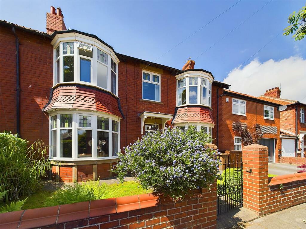 5 bedroom semidetached house for sale in Queens Road, Whitley Bay, NE26
