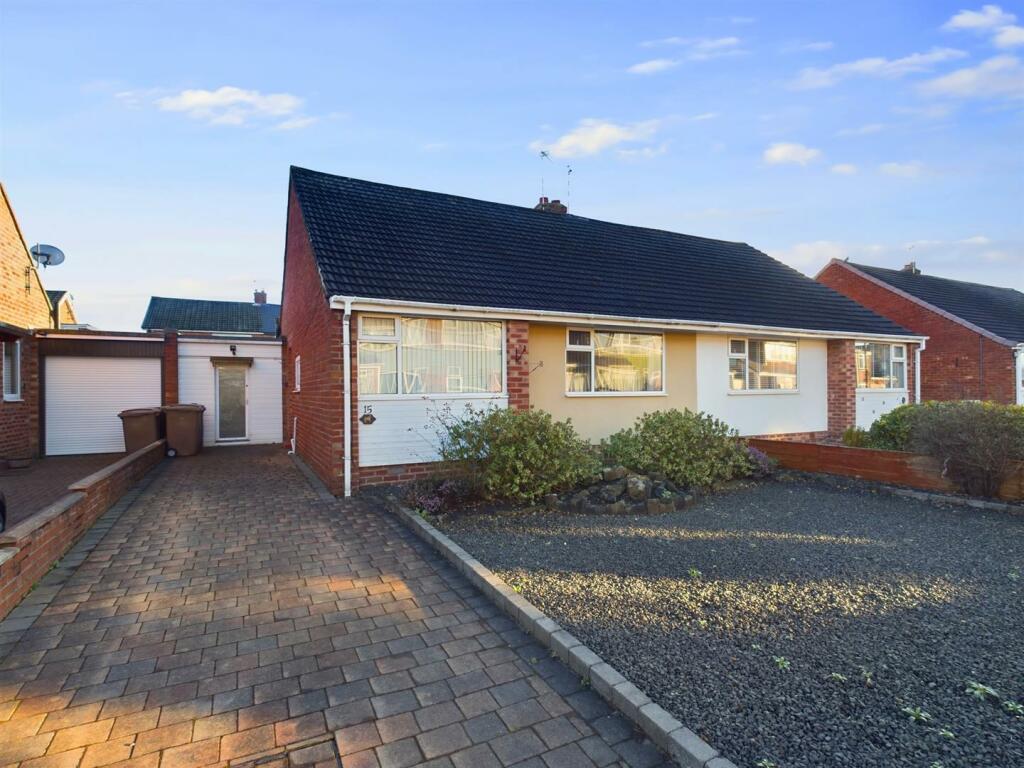 2 bedroom semidetached bungalow for sale in Hampton Road, Marden Farm