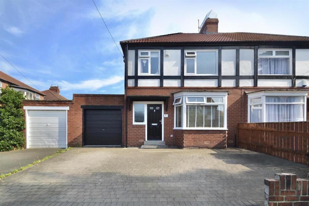 3 bedroom semidetached house for sale in Langley Avenue, West