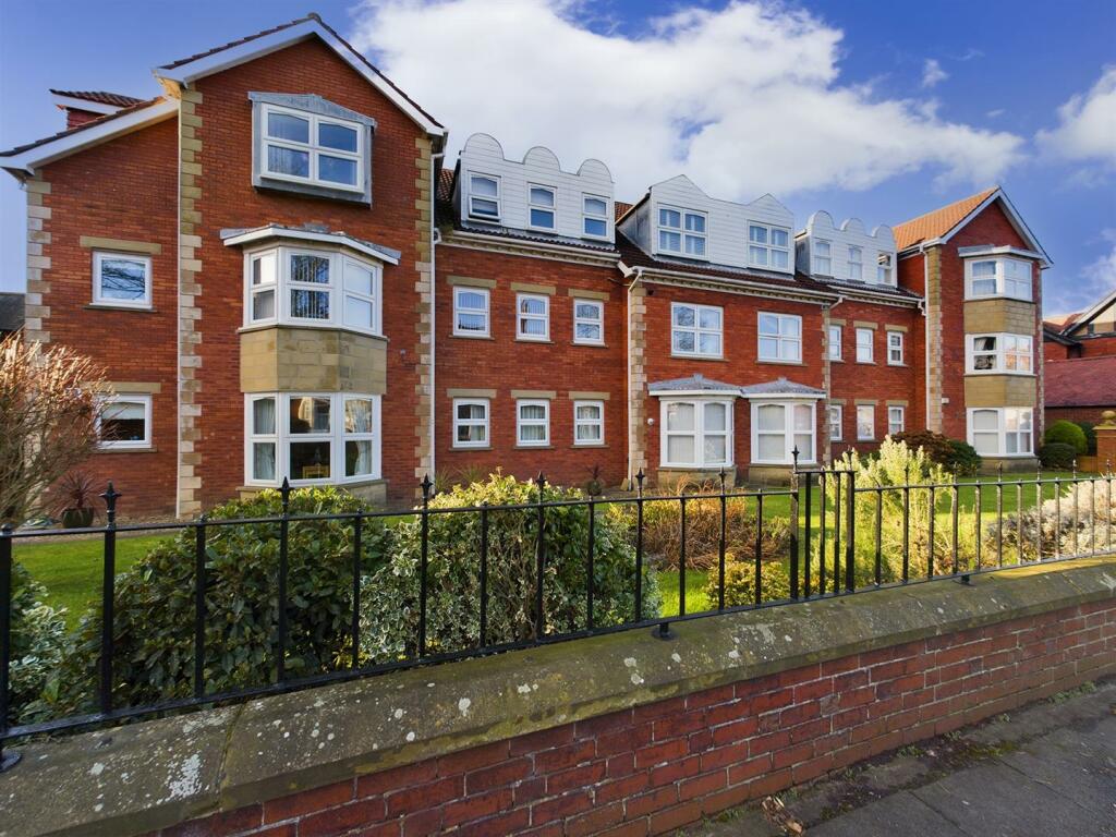 2 bedroom flat for sale in Marlborough House, Holywell Avenue, Whitley Bay, NE26