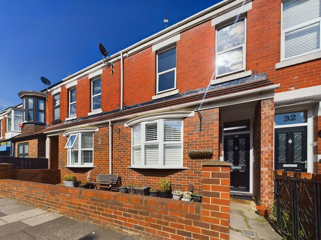 3 bedroom apartment for sale in Gardens, Whitley Bay, NE26