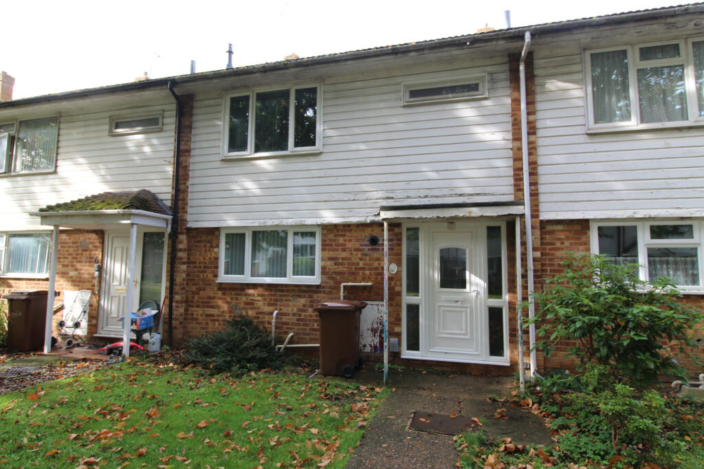3 bedroom terraced house for rent in Deanwood Close, Gillingham, Kent, ME8
