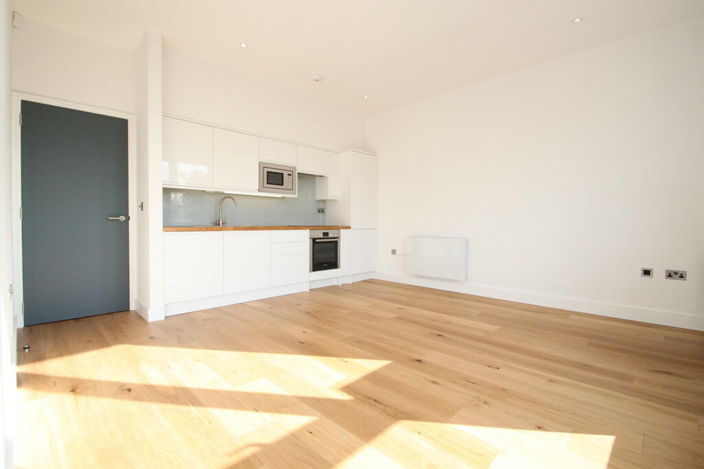 1 bedroom apartment for rent in A2 Kingsway Business Park, Oldfield Road, TW12