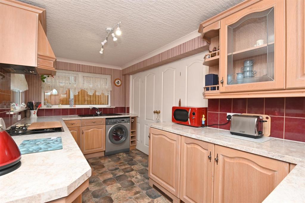 2 bedroom detached bungalow for sale in Darley House Estate, Hackney