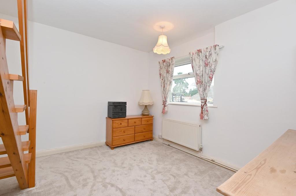 2 bedroom detached bungalow for sale in Darley House Estate, Hackney