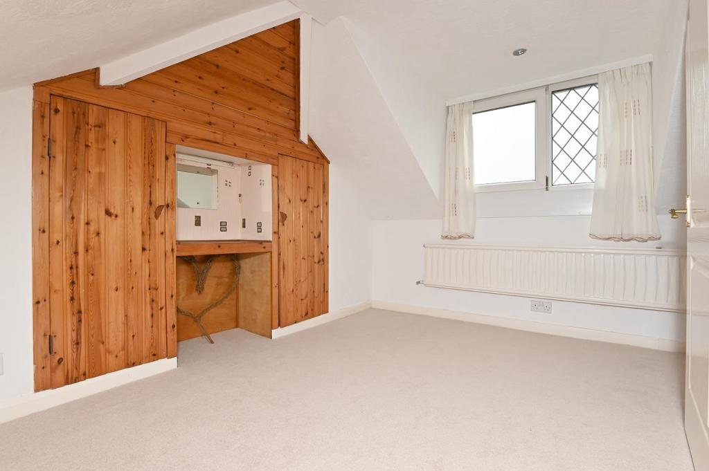2 bedroom detached bungalow for sale in Darley House Estate, Hackney