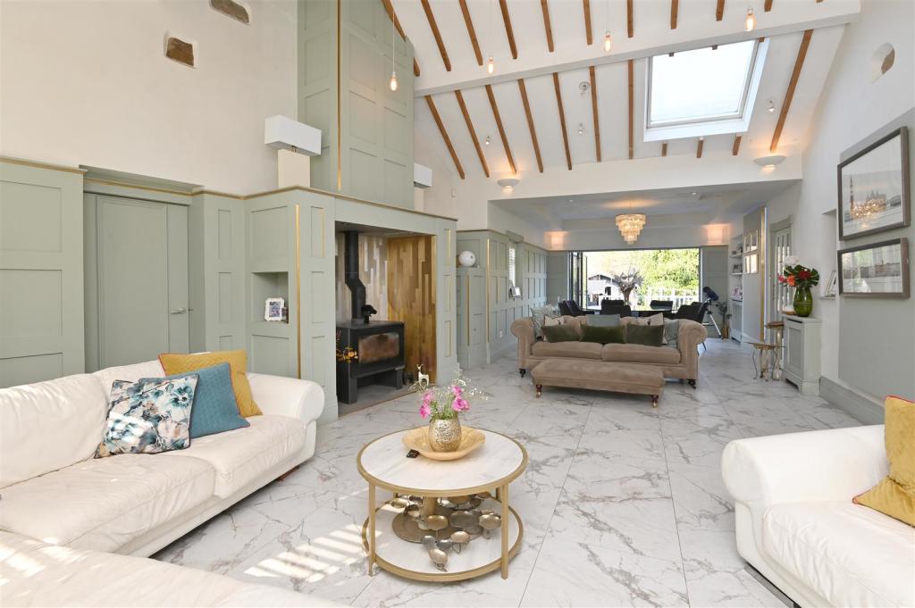 6 bedroom detached house for sale in Dimple Lane, Crich, DE4