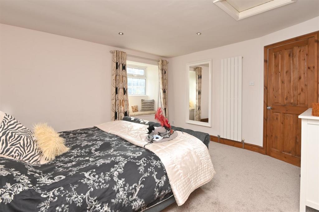 6 bedroom detached house for sale in Dimple Lane, Crich, DE4