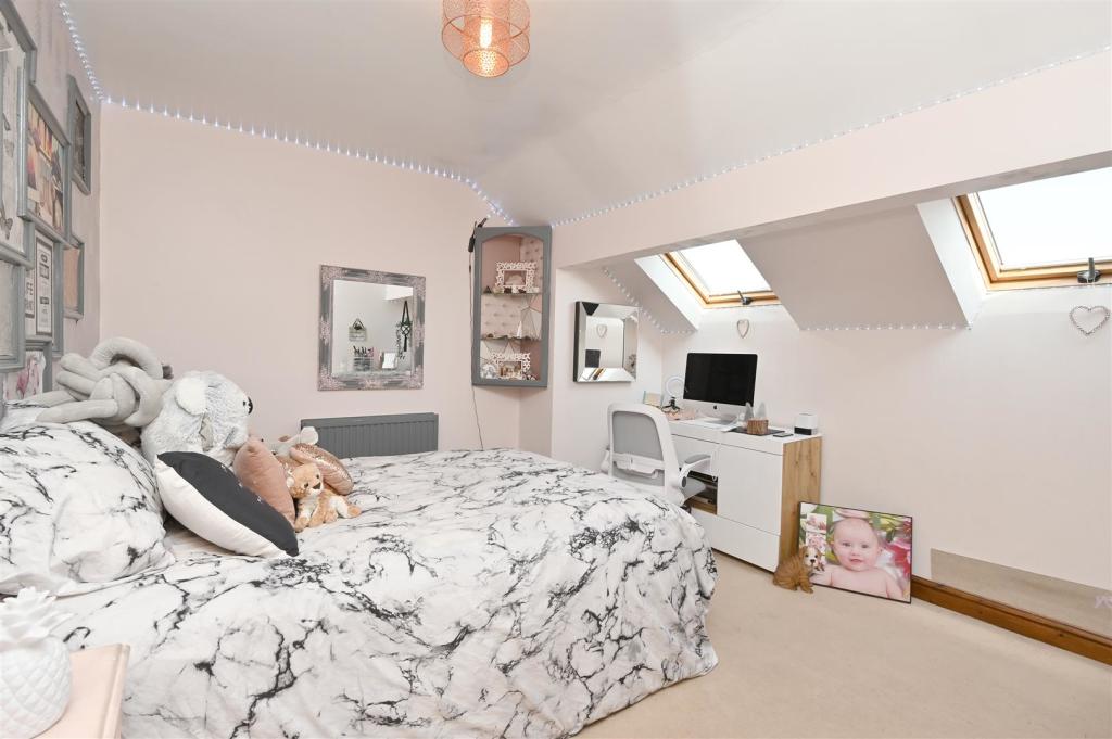 6 bedroom detached house for sale in Dimple Lane, Crich, DE4