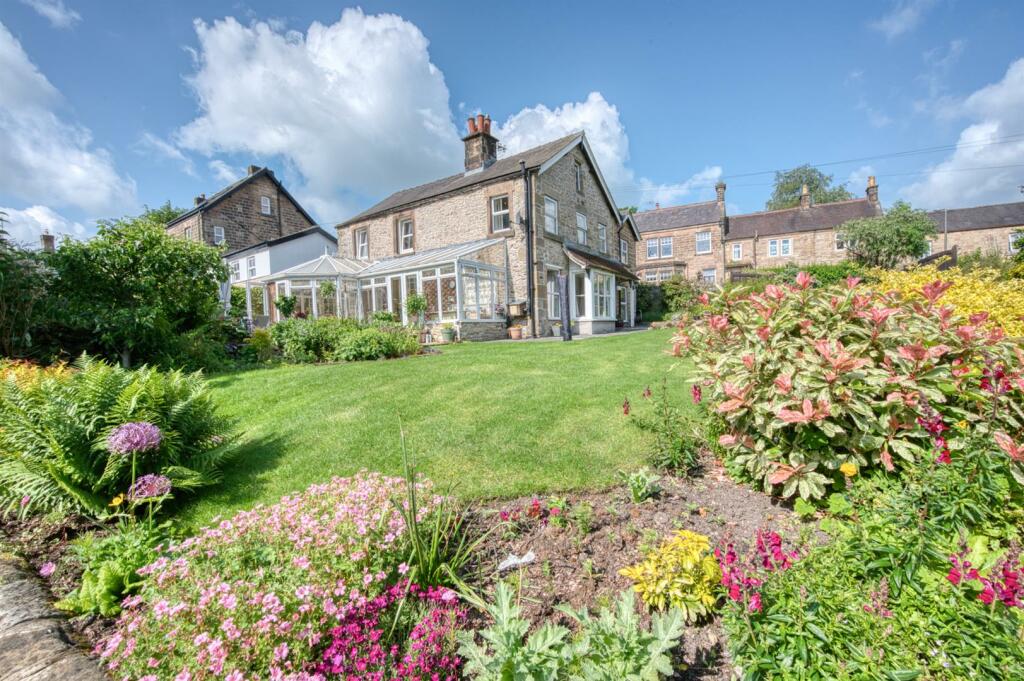 4 bedroom detached house for sale in Church Street, Matlock, DE4