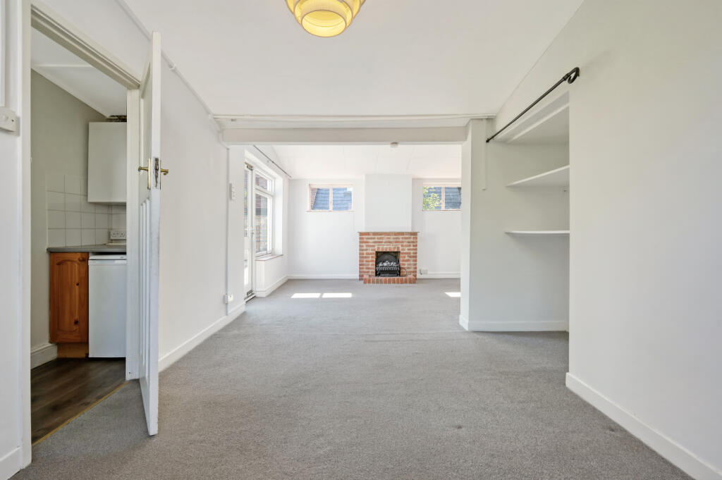 Main image of property: 6 The Green, CM1