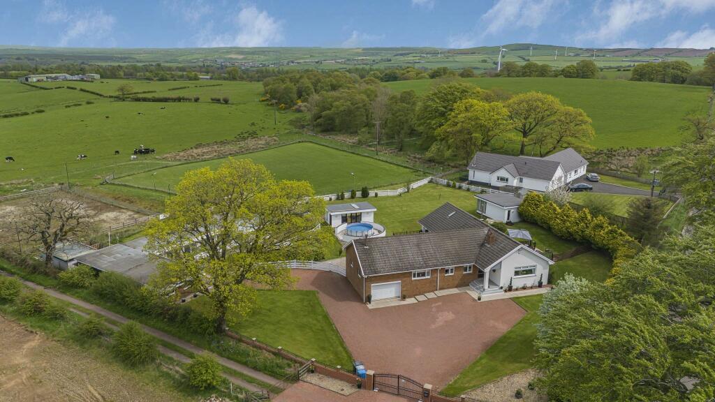 4 bedroom detached bungalow for sale in Blackwoodyett, Lesmahagow