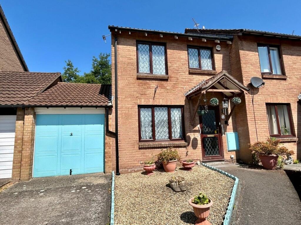 3 bedroom semidetached house for sale in Curlew Close, Bristol, BS16