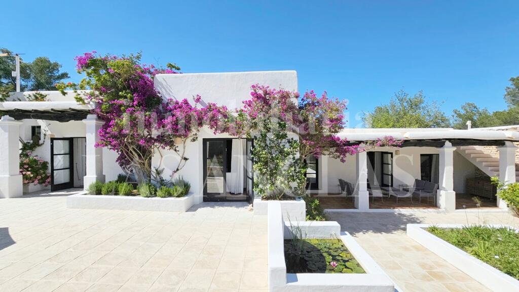 Main image of property: Balearic Islands, Ibiza, Santa Eulà ria Des Riu