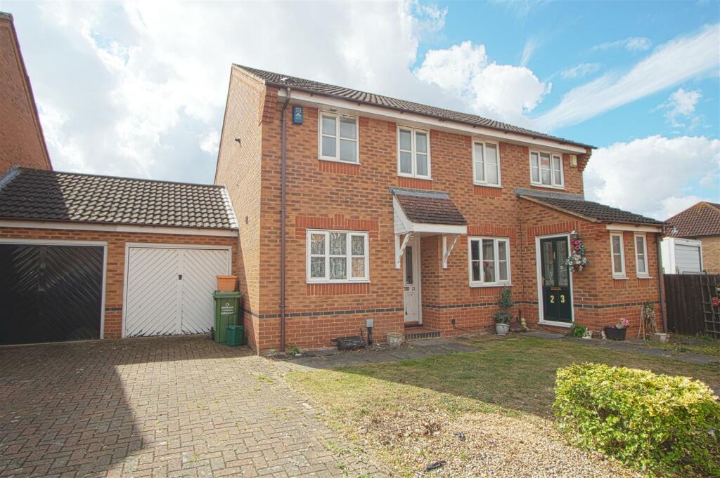 2 bedroom semidetached house for rent in Wraysbury Drive, Laindon