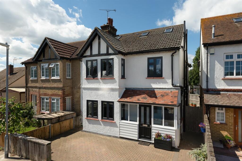 4 bedroom semidetached house for sale in Ellis Road, Tankerton