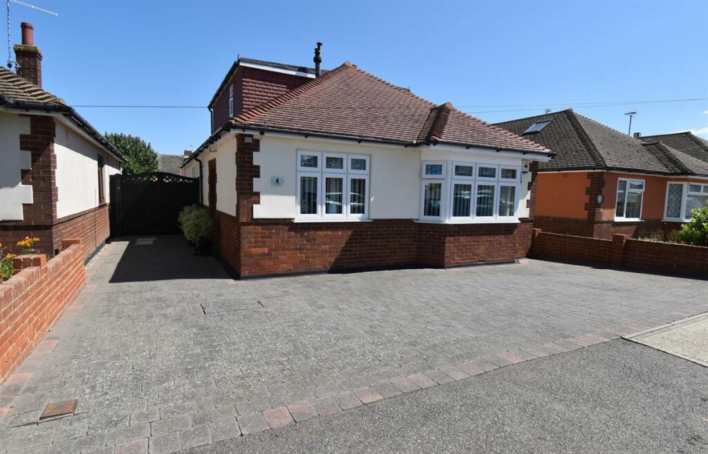 4 bedroom detached bungalow for sale in Kemp Road, Tankerton, Whitstable, CT5