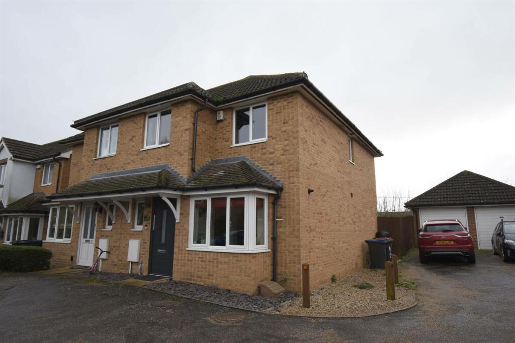 3 bedroom semidetached house for sale in Quinneys Place, Swalecliffe