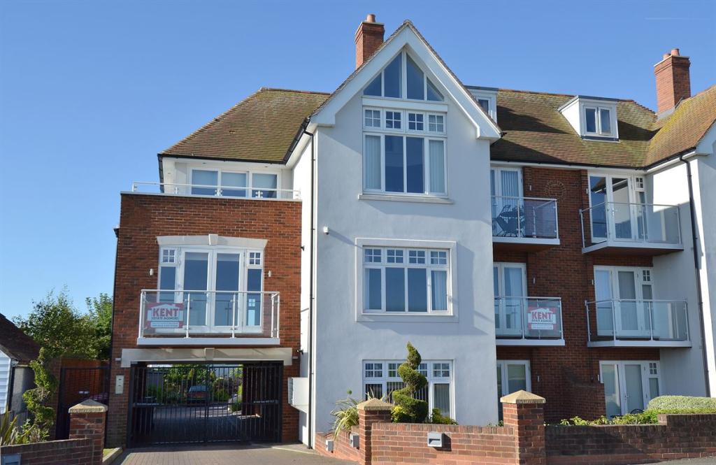 2 bedroom flat for sale in Marine Parade, Tankerton, Whitstable, CT5