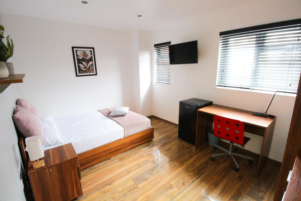 Main image of property: Park View, Bailgate House Block, St. Botolphs Crescent, Lincoln, Lincolnshire, LN5 8AZ, United Kingdom