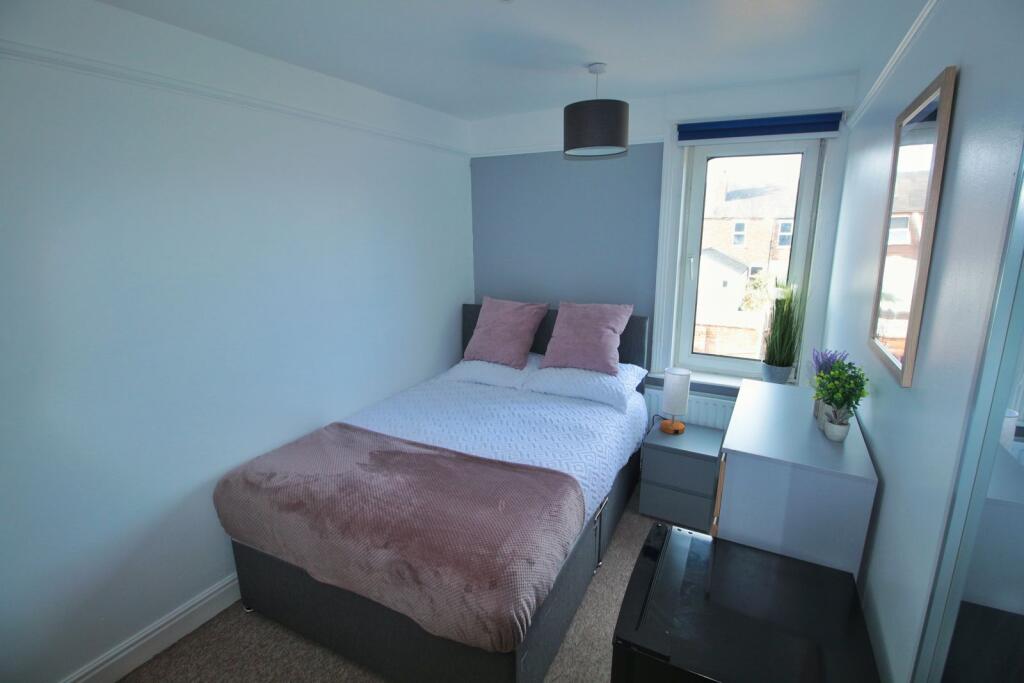 Main image of property: 96 Newland Street West, Lincoln