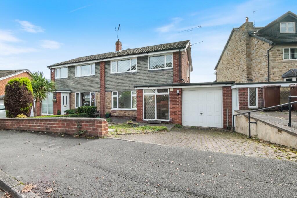 3 bedroom semidetached house for sale in Woodland Rise, Wakefield, WF2