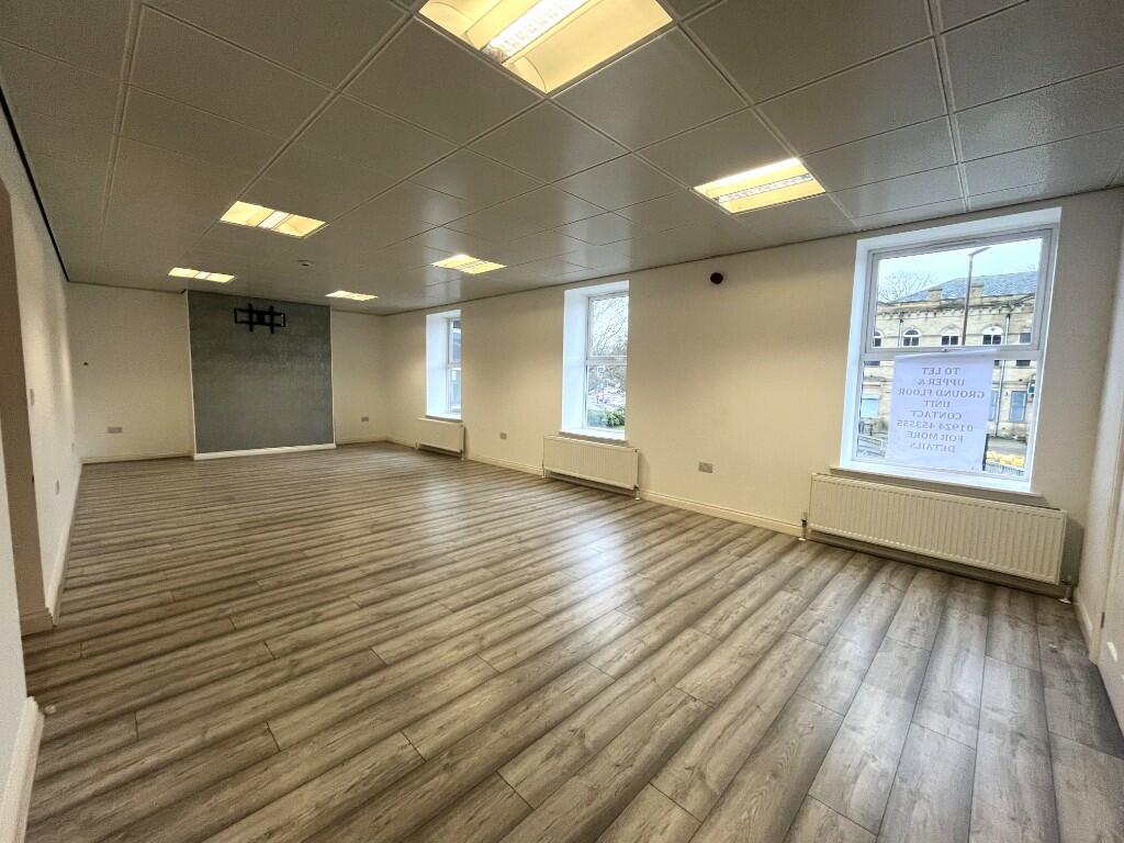 Commercial property for rent in Bradford Road, Batley, WF17