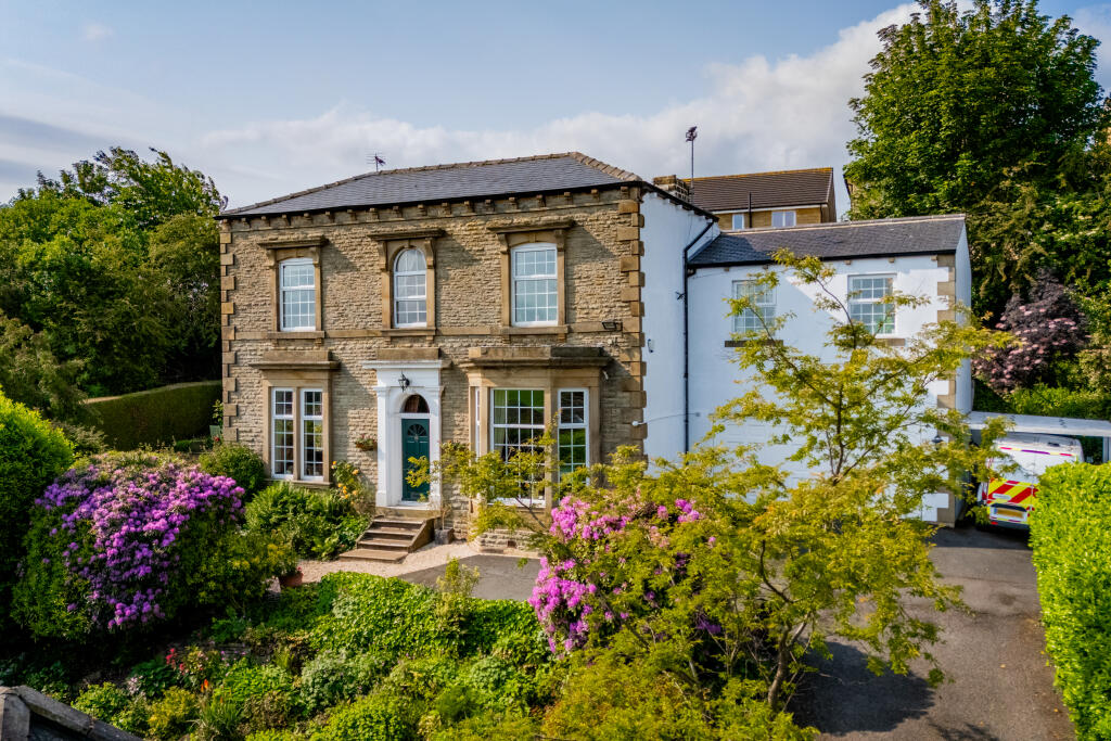 Main image of property: Oakwell Avenue, Batley, West Yorkshire, WF17