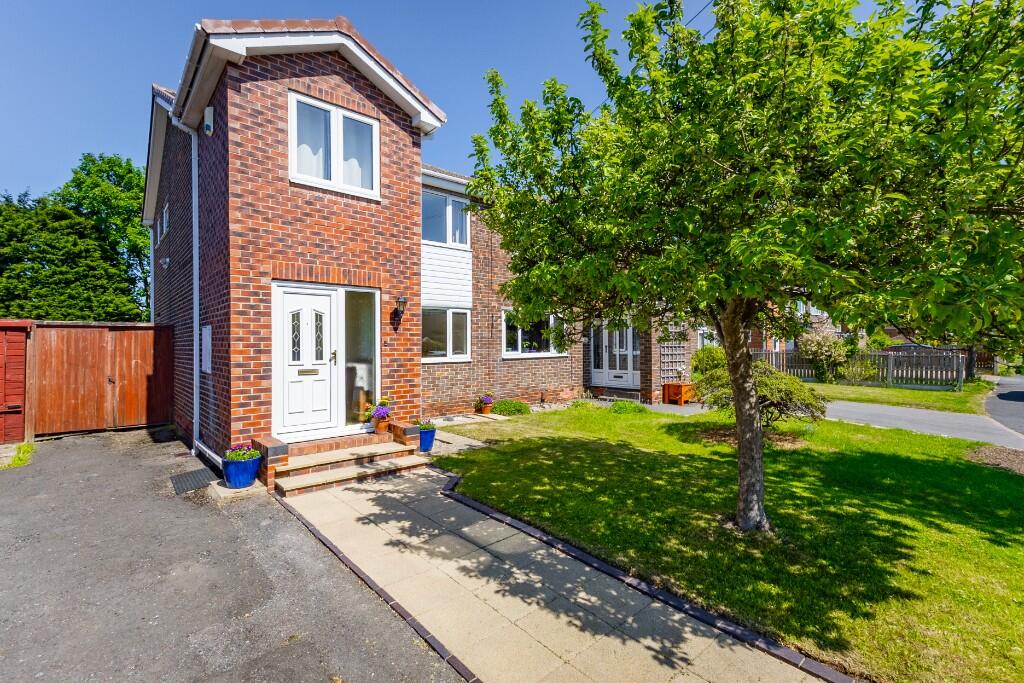 Main image of property: Lindale Grove, Wrenthorpe, WF2