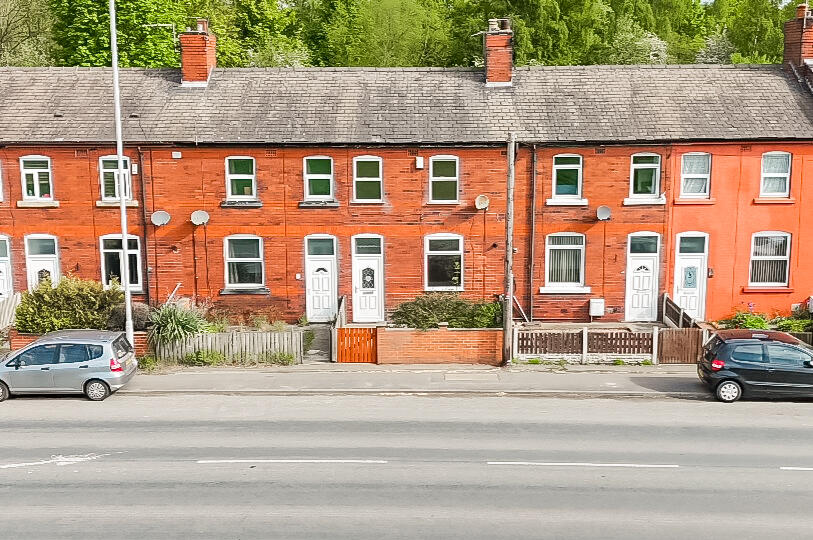 3 bedroom terraced house for rent in Doncaster Road, Crofton WF4